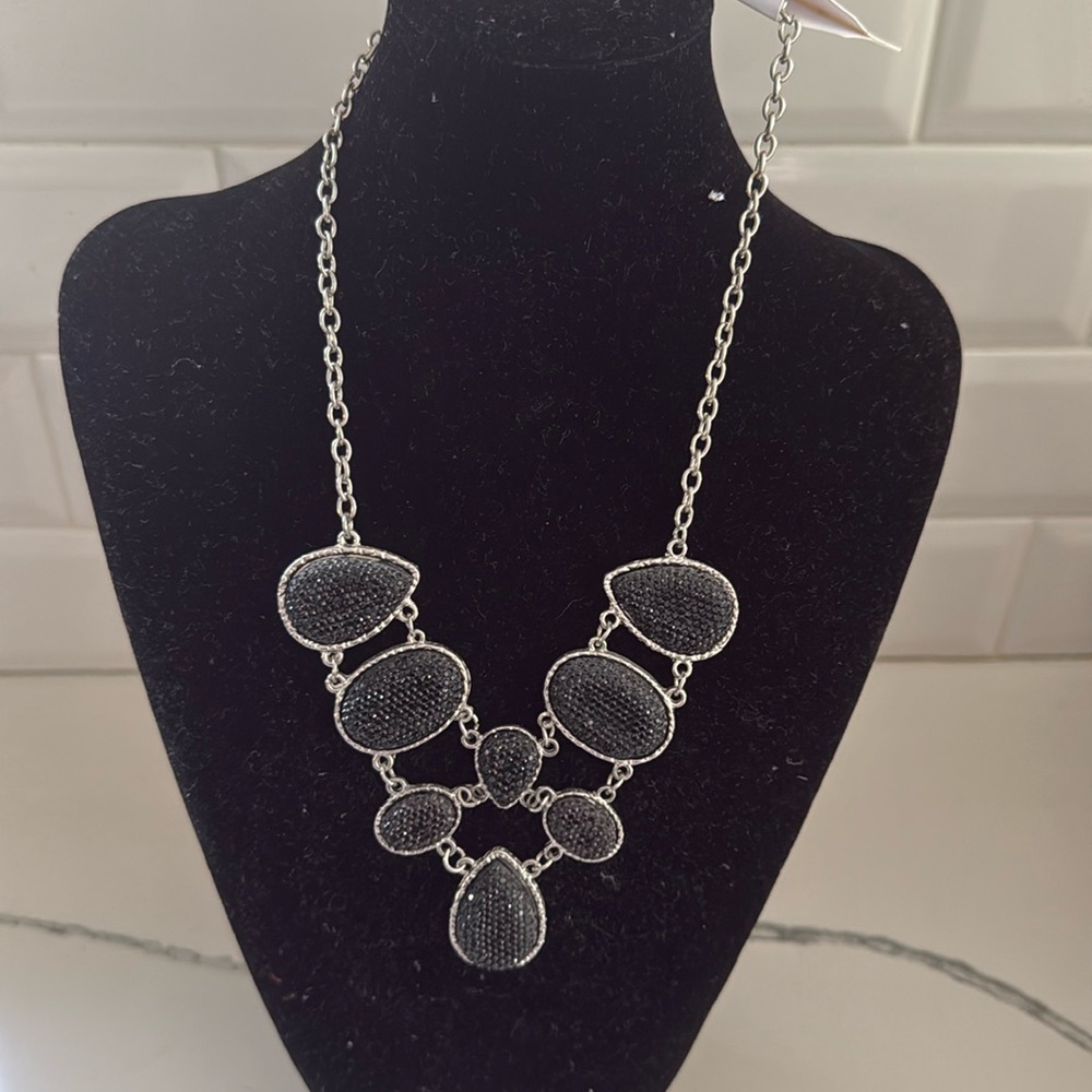 Ellen Tracy Woman’s Necklace